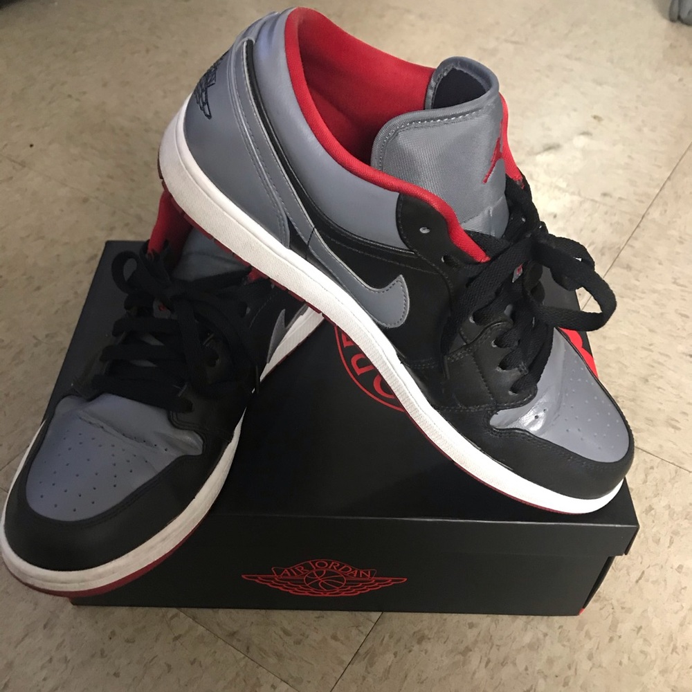 Nike air jordan 1 low with box